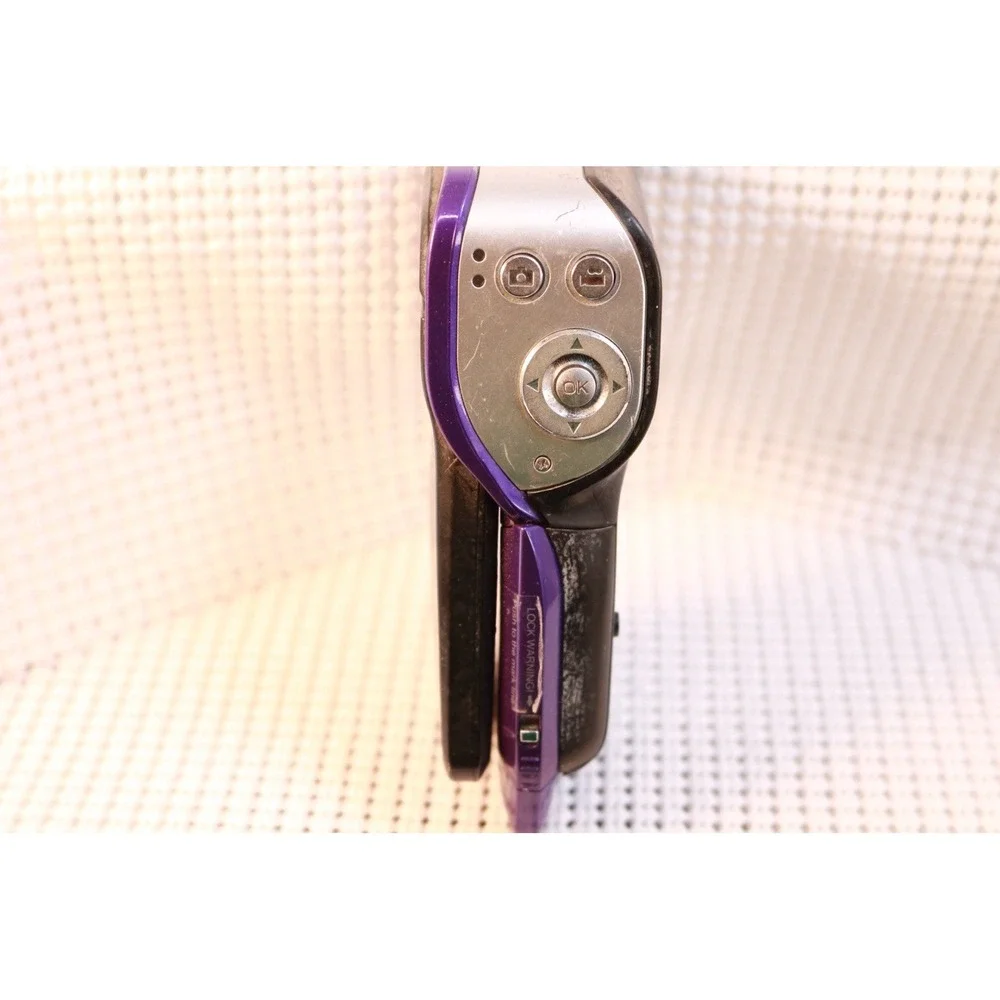 Vivitar DVR 850W Digital Camcorder Purple Broken Lens For Parts Repair